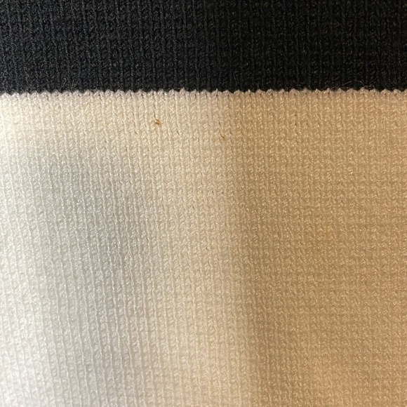 Theory Black and White Semi Cropped Sweater Size Small - Picture 7 of 9